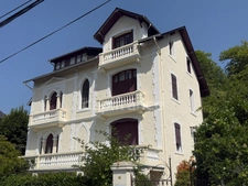 DEMEURE DE PRESTIGE FACE AUX SANCTUAIRES DE LOURDES