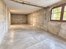 Maison sur 2 niveaux sur grand terrain