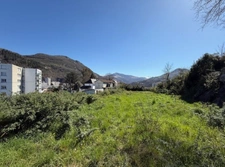 Grand terrain en position dominante 
