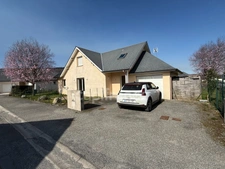 Maison récente avec garage et terrain clos