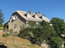 GRANDE MAISON AVEC VUE EXCEPTIONNELLE SUR LES PYRÉNÉES