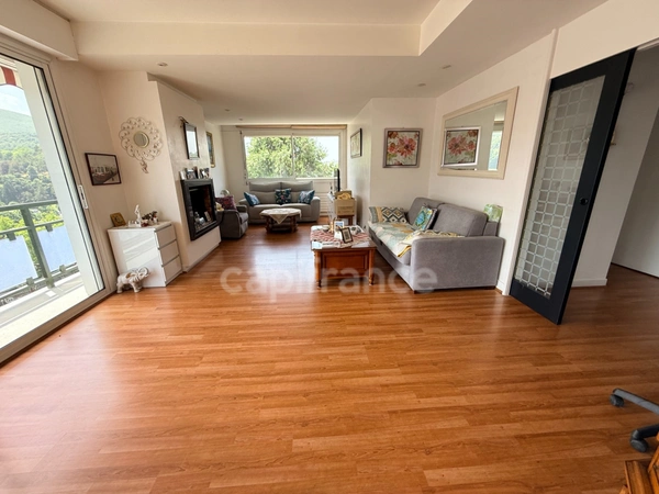 Appartement avec parkings et vue imprenable