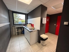 Bâtiment à usage de bureaux de 250 m² avec sous sol et parking