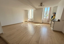 Immeuble avec restaurant et appartement