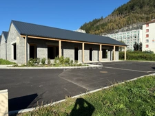 Locaux commerciaux avec emplacement stratégique, forte visibilité
