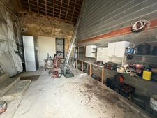 Maison de village avec garage et jardin