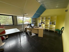 Bâtiment à usage de bureaux de 250 m² avec sous sol et parking