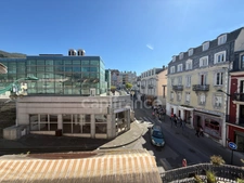 Immeuble avec restaurant et appartement