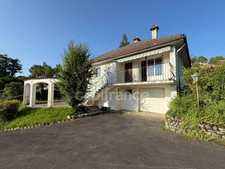 Villa avec grand terrain de 6 043m², lac d'agrément dans un cadre paisible