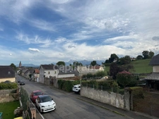 Maison de village avec garage et jardin