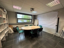 Bâtiment à usage de bureaux de 250 m² avec sous sol et parking