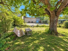 Maison sur 2 niveaux sur grand terrain