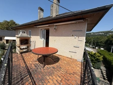 Appartement à rénover avec grand garage et combles aménageables