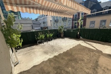 Immeuble avec restaurant et appartement