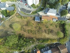 Grand terrain en position dominante 