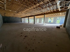 Locaux commerciaux avec emplacement stratégique, forte visibilité