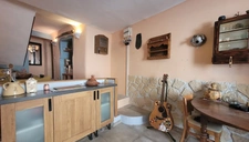 Authentique maison de village de 3 pièces avec cave voûtée et chambre à rénover_SIGONCE (04)