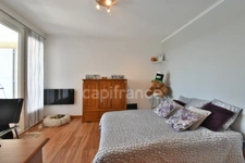 PEYRUIS (04) Villa de 247 m2 avec piscine édifiée sur une parcelle de 2400 m2.