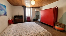 Authentique maison de village de 3 pièces avec cave voûtée et chambre à rénover_SIGONCE (04)
