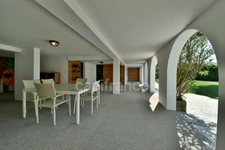 PEYRUIS (04) Villa de 247 m2 avec piscine édifiée sur une parcelle de 2400 m2.