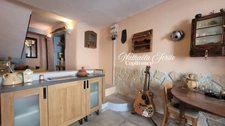 Authentique maison de village de 3 pièces avec cave voûtée et chambre à rénover_SIGONCE (04)
