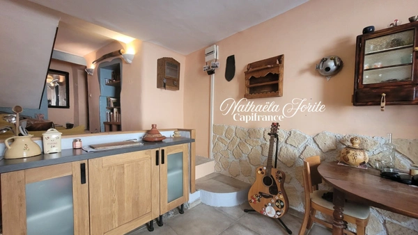Authentique maison de village de 3 pièces avec cave voûtée et chambre à rénover_SIGONCE (04)