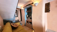Authentique maison de village de 3 pièces avec cave voûtée et chambre à rénover_SIGONCE (04)