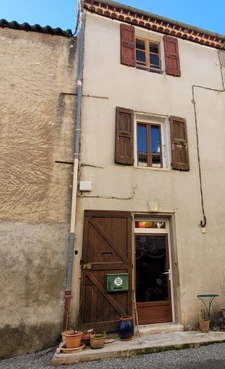 Authentique maison de village de 3 pièces avec cave voûtée et chambre à rénover_SIGONCE (04)