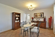 PEYRUIS (04) Villa de 247 m2 avec piscine édifiée sur une parcelle de 2400 m2.