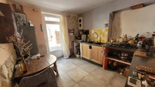 Authentique maison de village de 3 pièces avec cave voûtée et chambre à rénover_SIGONCE (04)