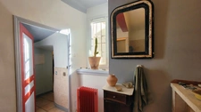 Authentique maison de village de 3 pièces avec cave voûtée et chambre à rénover_SIGONCE (04)