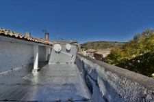 Dpt Alpes de Haute Provence (04), à vendre CHATEAUNEUF-VAL-SAINT-DONAT. MAISON + APPARTEMENT