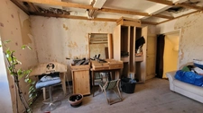 Authentique maison de village de 3 pièces avec cave voûtée et chambre à rénover_SIGONCE (04)