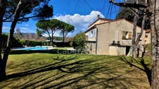 PEYRUIS (04) Villa de 247 m2 avec piscine édifiée sur une parcelle de 2400 m2.