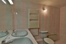 Dpt Alpes de Haute Provence (04), à vendre CHATEAUNEUF-VAL-SAINT-DONAT. MAISON + APPARTEMENT