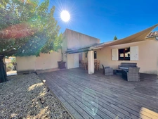 GARGAS – MAISON DE PLAIN-PIED AVEC PISCINE, 3 CHAMBRES ET TERRAIN DE 965 M²