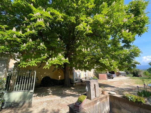 Maison de hameau à rénover  ROUSSILLON (84)