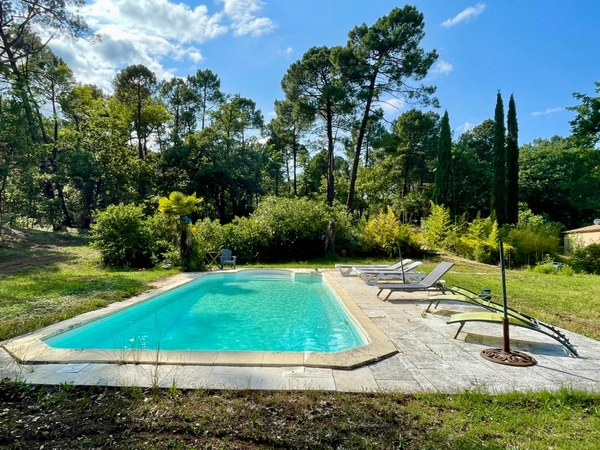 Dpt Vaucluse (84), à vendre Proche du village de ROUSSILLON maison P6  200 M2 TERRAIN 20 000 M2