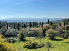 À VENDRE – Superbe maison avec vue exceptionnelle à Saint-Saturnin-lès-Apt 84490
