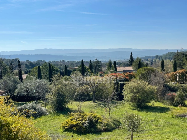 À VENDRE – Superbe maison avec vue exceptionnelle à Saint-Saturnin-lès-Apt 84490