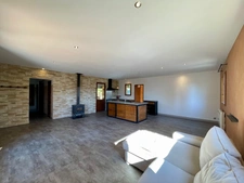 GARGAS – MAISON DE PLAIN-PIED AVEC PISCINE, 3 CHAMBRES ET TERRAIN DE 965 M²