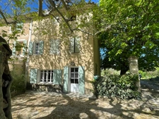 Hamlet house to renovate in ROUSSILLON (84)