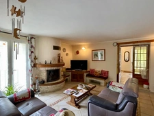  A vendre Bâtisse en pierre rénovée de 235 m² habitables et ses dépendances de 300 m2 - Terrain de 100 000,00 m² 
