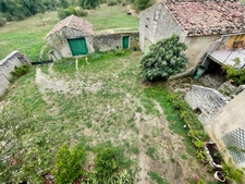  For sale: Renovated stone building with 235 m² of living space and outbuildings of 300 m² - Land of 100,000 m² 