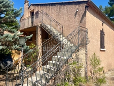 Maison à vendre avec grand terrain et vue dégagée à Gargas (Vaucluse)
