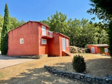 À vendre – Maison avec piscine et grand terrain arboré à Saignon (84400)