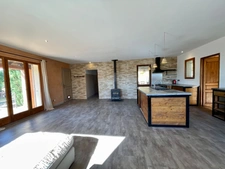 GARGAS – MAISON DE PLAIN-PIED AVEC PISCINE, 3 CHAMBRES ET TERRAIN DE 965 M²