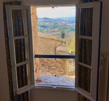 FOR SALE: Magnificent character house in the heart of Saignon, Luberon