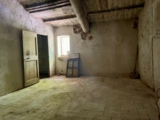 Hamlet house to renovate in ROUSSILLON (84)