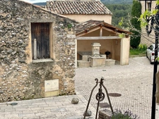 Maison de hameau en pierre  à vendre proche de GORDES (84)